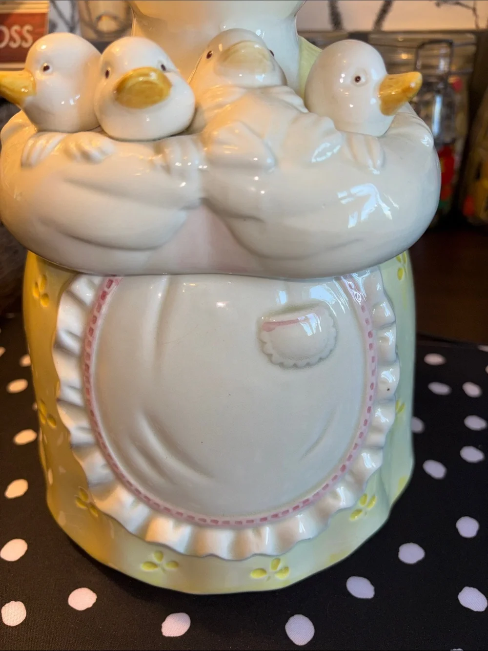 EUC VINTAGE Adorable Mother Duck cookie jar with four ducklings - Pastel ceram